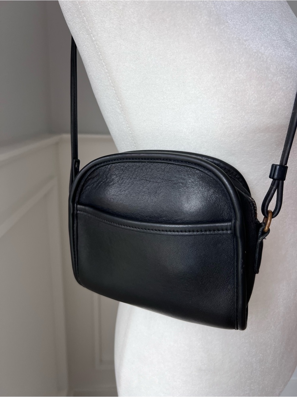 Coach Vintage Black Leather Crossbody Bag - Compact Everyday Carry